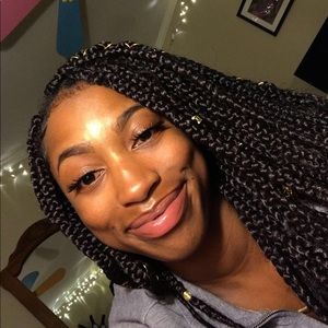 Meet your Posher, Alexia